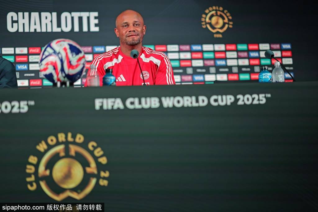 德甲球队拜仁慕尼黑主教练出席世俱杯赛前发布会
        
    德甲球队拜仁慕尼黑主教练出席世俱杯赛前发布会